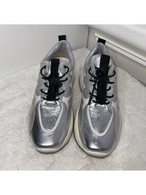 Chocolat Blu Women's Move Silver White Sneakers Atheltic Shoes 6.5 Futuristic